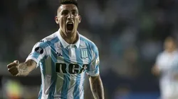 BAILA, CENTURIÓN. El de Racing celebra como siempre el gol de la Academia.