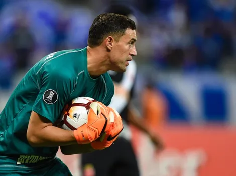 Martín Silva le atajó dos penales a Lisandro López en media hora