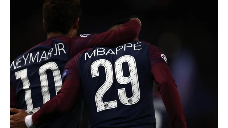 Foto de Mbappé y un abrazo con Neymar.