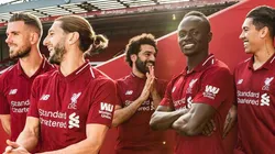 De la mano de Salah, el Liverpool presentó su nueva camiseta