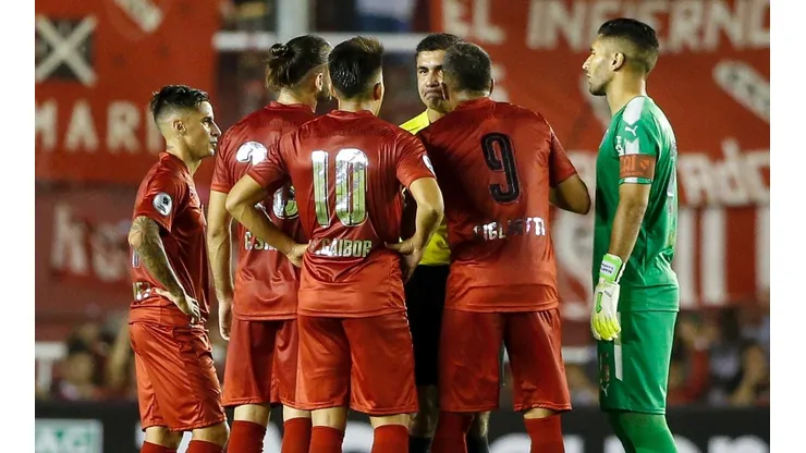 EN LLAMAS. Todo Independiente cobró el gol anulado en el segundo tiempo contra Corinthians (Foto: Getty).