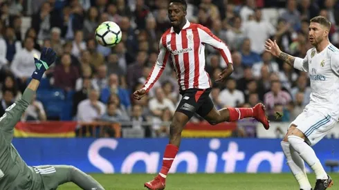BELLEZA. Ante la mirada de Sergio Ramos y la estirada de Keylor Navas, Iñaki Williams ya sabe de su gol.
