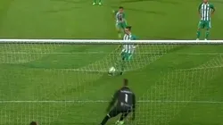 Picó un penal, lo falló, el entrenador lo sacó y estalló de bronca