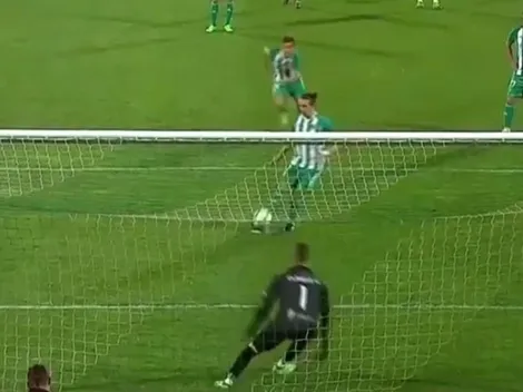 Picó un penal, lo falló, el entrenador lo sacó y estalló de bronca