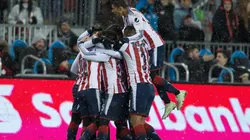 Chivas podría asistir a su primer mundial de clubes si redondea el resultado en el Estadio Akron (Foto: Mexsport)