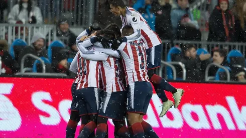 Chivas podría asistir a su primer mundial de clubes si redondea el resultado en el Estadio Akron (Foto: Mexsport)