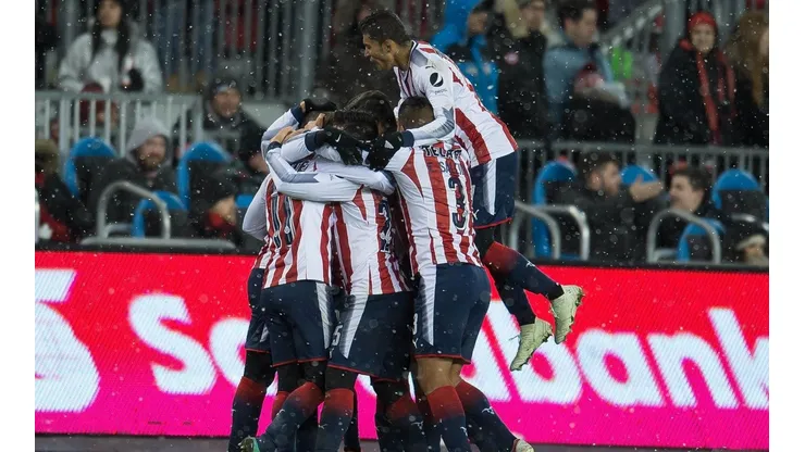 Chivas podría asistir a su primer mundial de clubes si redondea el resultado en el Estadio Akron (Foto: Mexsport)