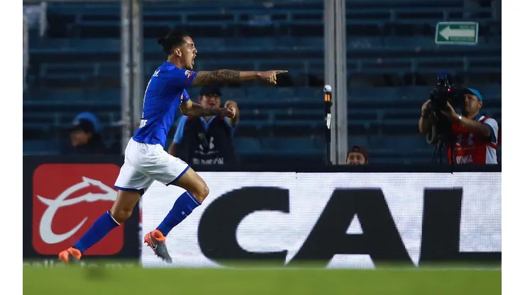 Corinthians avanza para sacar de Cruz Azul a Enzo Roco