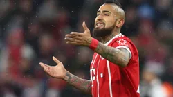 Arturo Vidal defendiendo la piel del Bayern.