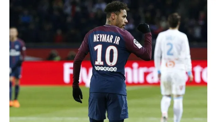 Neymar lleva un largo tiempo inactivo por una dura lesión.