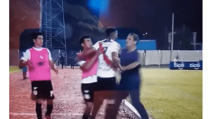 TENSIÓN. El agresor se fue expulsado.