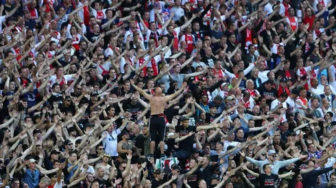 REPUDIABLE. Los barras del Ajax atacaron al plantel.