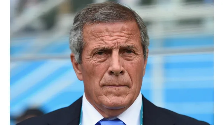 MAESTRO DE VIDA, TÉCNICO DE FÚTBOL. Tábarez, el DT con más partidos de selecciones de la historia (Foto: Getty).