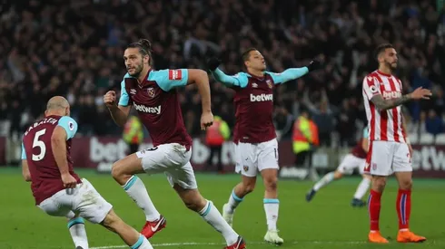 El mexicano se ha ganado a la afición del West Ham (Foto: @WestHamEspanol)
