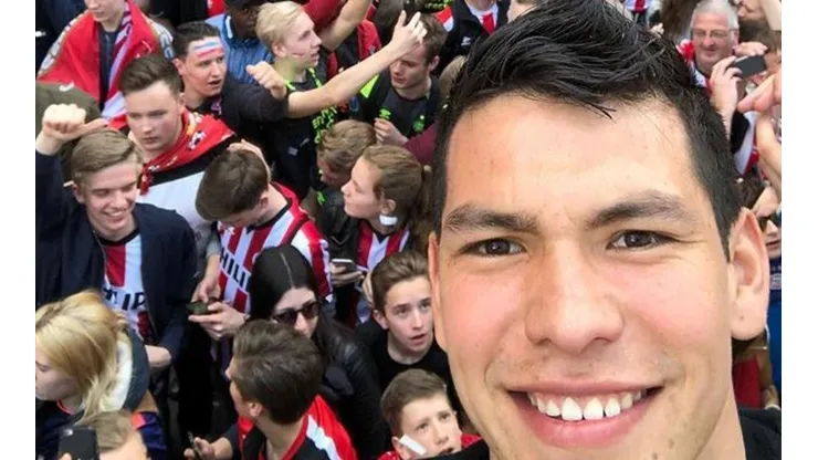 Chucky Lozano celebra la consagración de PSV.