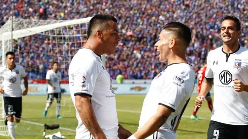 ¡VENGA ESE ABRAZO! Paredes agradece tras su segunda anotación.