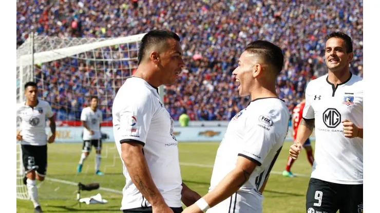 ¡VENGA ESE ABRAZO! Paredes agradece tras su segunda anotación.