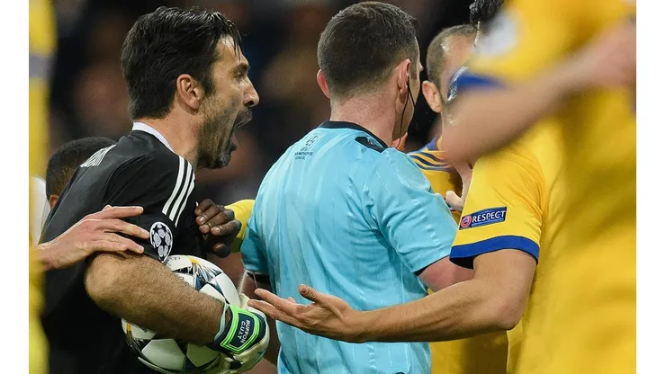 DE TODO. El momento en que Buffon le grita al árbitro de Real Madrid-Juventus (Foto: Getty).