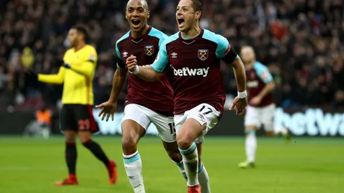 El estelar delantero mexicano espera conseguir la permanencia con los Hammers