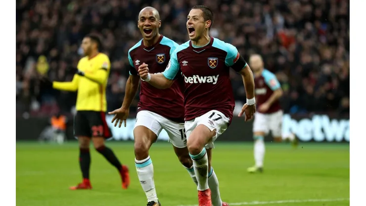 El estelar delantero mexicano espera conseguir la permanencia con los Hammers