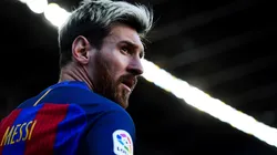 DE PLATINADO. Lionel Messi en el Camp Nou con el pelo teñido (Foto: Getty).