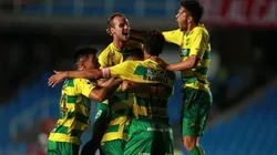 FESTEJA EL HALCÓN. Defensa y Justicia ganó un partido clave para entrar en zona de copas.