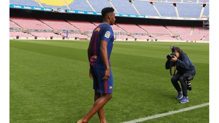 Foto de Yerry Mina en su presentación en el Camp Nou.