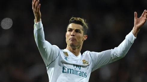 "ARRIBA, ARRIBA". Cristiano Ronaldo buscando levantar al público del Santiago Bernabéu (Foto: Getty).