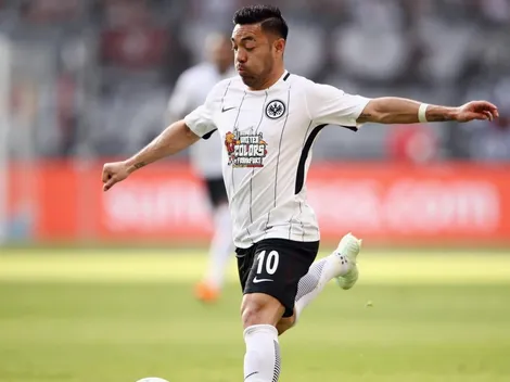 Marco Fabian le apuntó al pie del portero, pero el balón ingresó igual