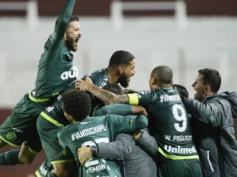 Para llorar: Chapecoense y una camiseta en honor a Colombia