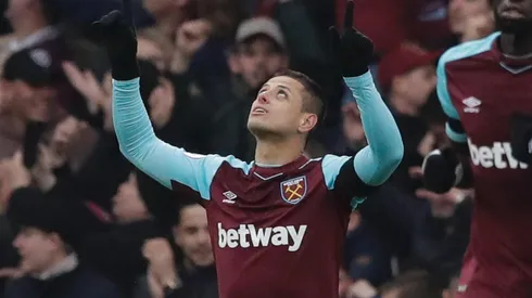 Chicharito con los colores de West Ham.