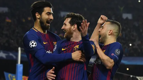 André Gomes celebrando el gol junto a Lionel Messi.