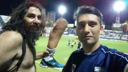 DISTINTO. Leo (izquierda) se toma todo con gracia. ¡Qué grande!