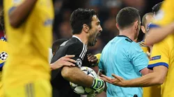 ¡LE DIJO DE TODO! Buffón se sacó con el árbitro y le valió la roja.