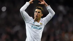 LEVANTA AL BERNABÉU. Cristiano Ronaldo intenta levantar a los fanáticos del Real Madrid (Foto: Getty).