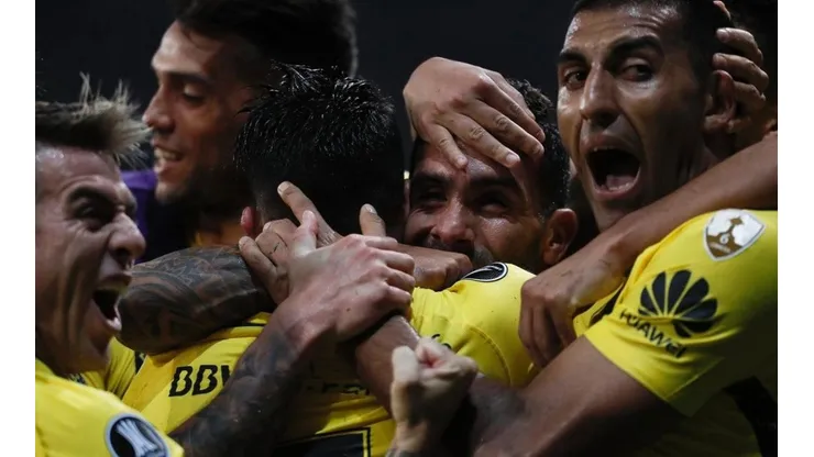 GRITALO. Tévez puso el 1 a 1 un rato después de sustituir a Cardona.