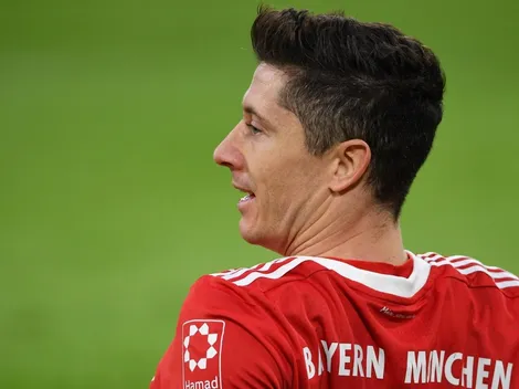 Hasta Lewandowski puede fallar: cabeceó solo pero le erró al arco