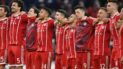 FELICES LOS ONCE. Los jugadores del Bayern Múnich ante su público tras la clasificación a semis.