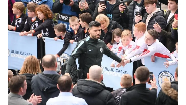 AMADO. Sergio Agüero en la llegada al Etihad Stadium para el encuentro contra Liverpool.