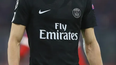 SHINE. La camiseta dorada del PSG será furor de ventas.