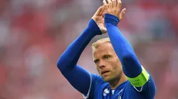 APLAUDAN. Gudjohnsen y un gran gesto en La Boca.