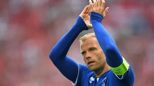 APLAUDAN. Gudjohnsen y un gran gesto en La Boca.