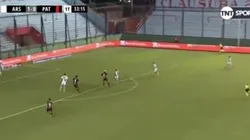 Un cabezazo realmente insólito.