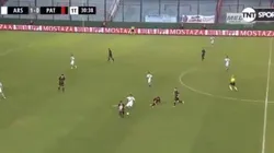 Matías Garrido sufrió y mucho por esta patada.