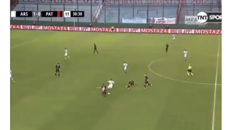 Matías Garrido sufrió y mucho por esta patada.