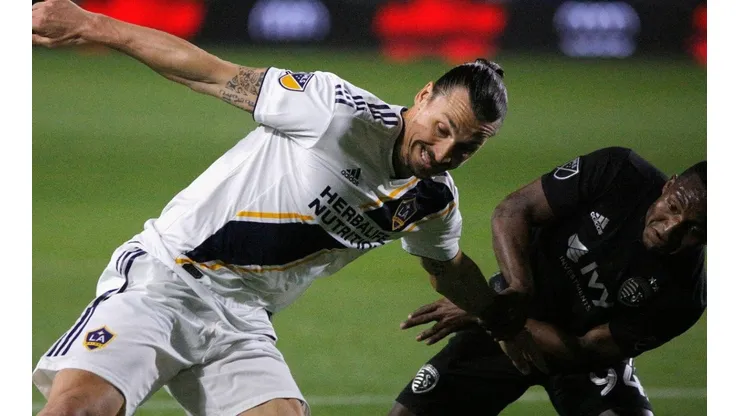 Zlatan Ibrahimovic con en uniforme de LA Galaxy en el duelo ante Sporting KC.