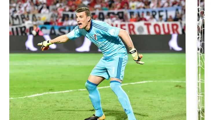 Armani deslumbró ante la mirada de Sampaoli.