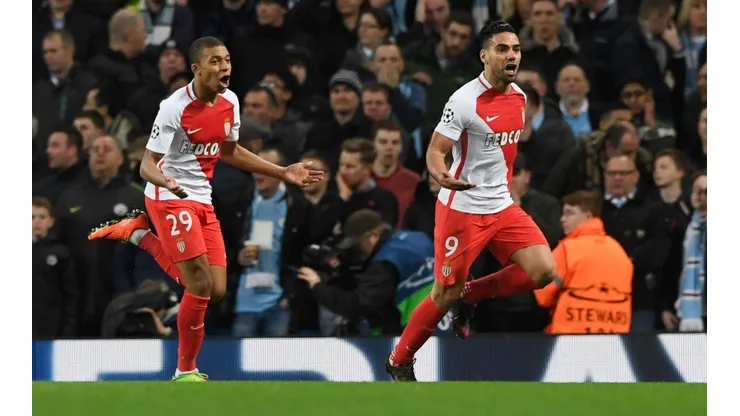 ASALTO EN MANCHESTER. Mbappé junto a Falcao con el Mónaco en la pasada Champions League (Foto: Getty).