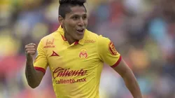 Ruidíaz convirtió un golazo para Morelia en el Estadio León.