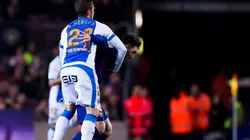 "AGÁRRAME SI PUEDES". Ruben Pérez le hace un tackle alto a Messi para frenarlo (Foto: Getty).